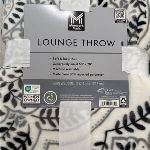 Member's Mark Black and White Lounge Throw